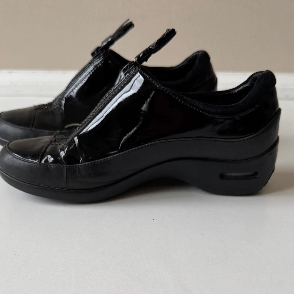 Cole Haan (NikeAir) Sleek Black Women's Waterproof Shoes - Picture 9 of 10